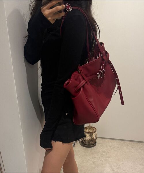 mur（ミュール）の「Lizzy Double Belted Bag (3color)（ショルダーバッグ・レディース・ライトグレー/ブラック/バーガンディー・ONE）」の13枚目の写真