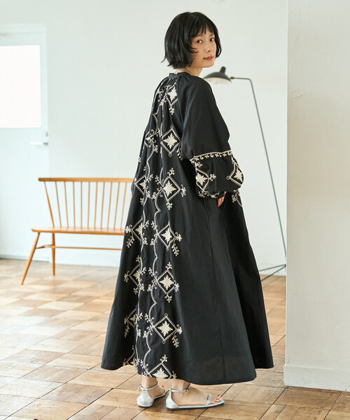 Freada(フリーダ)の「Freada/フリーダ インド ワントーン刺繍 ワンピース(ワンピース・レディース・ブラック/パープル・ONE SIZE)」の5枚目の写真