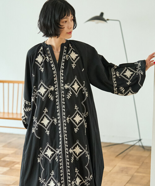 Freada(フリーダ)の「Freada/フリーダ インド ワントーン刺繍 ワンピース(ワンピース・レディース・ブラック/パープル・ONE SIZE)」の7枚目の写真