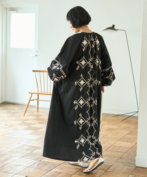 Freada(フリーダ)の「Freada/フリーダ インド ワントーン刺繍 ワンピース(ワンピース・レディース・ブラック/パープル・ONE SIZE)」の8枚目の写真