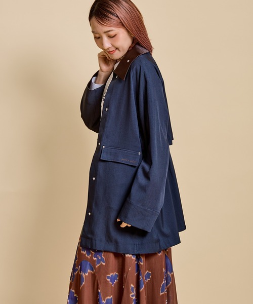 LHELBIE(レルビエ)の「バックフレアステンカラージャケット(ステンカラーコート・レディース・ネイビー/グレイッシュベージュ/キャメル・M)」の4枚目の写真