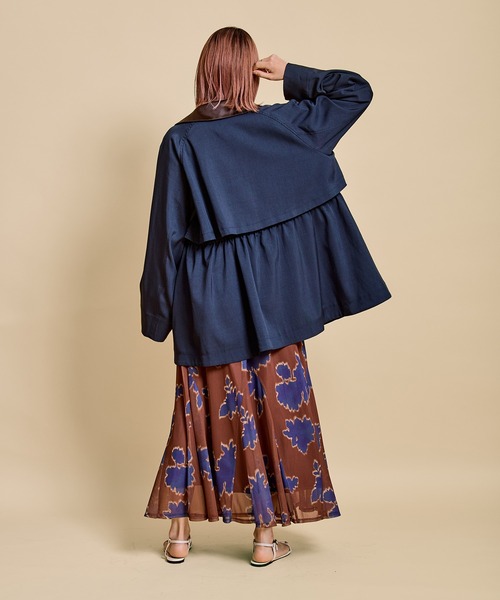 LHELBIE(レルビエ)の「バックフレアステンカラージャケット(ステンカラーコート・レディース・ネイビー/グレイッシュベージュ/キャメル・M)」の19枚目の写真