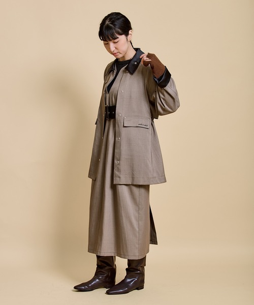 LHELBIE(レルビエ)の「バックフレアステンカラージャケット(ステンカラーコート・レディース・ネイビー/グレイッシュベージュ/キャメル・M)」の11枚目の写真