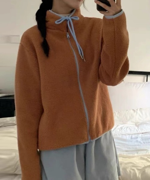 FLINEA(フリネア)の「スタンドカラー配色フリースジャケット(ブルゾン・レディース・ライトブラウン/イエロー/ネイビー・FREE)」の4枚目の写真