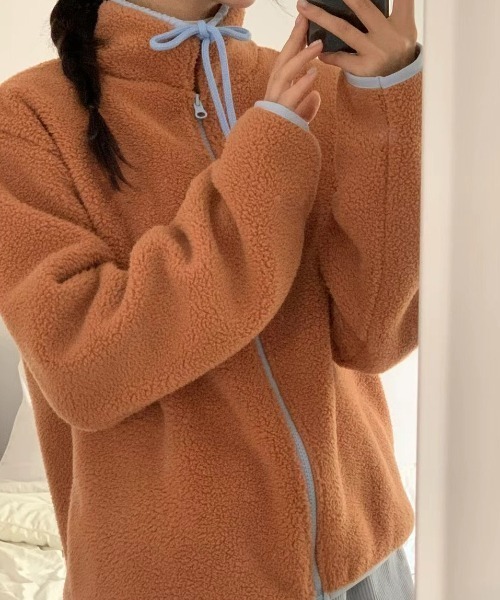 FLINEA(フリネア)の「スタンドカラー配色フリースジャケット(ブルゾン・レディース・ライトブラウン/イエロー/ネイビー・FREE)」の5枚目の写真