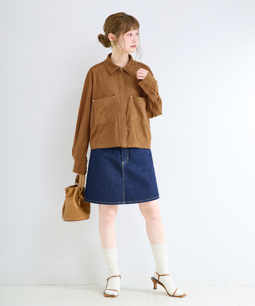 B.C STOCK(ベーセーストック)の「手洗い可 / フェイクスエードクロップ丈シャツ(シャツ/ブラウス・レディース・キャメル/チャコールグレー/ベージュ系その他・FREE)」の5枚目の写真