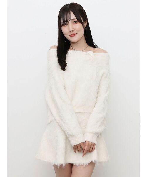 MERCURYDUO(マーキュリーデュオ)の「シャギーオフショルニットセットアップ(ワンピース・レディース・オフホワイト/ピンク・FREE)」の3枚目の写真