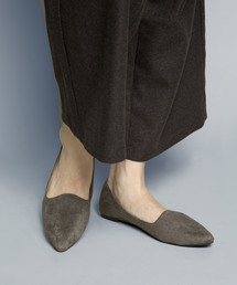 PLAIN CLOTHING | スエードフラットパンプス【SELECTED FOR PLAIN CLOTHING】(パンプス)