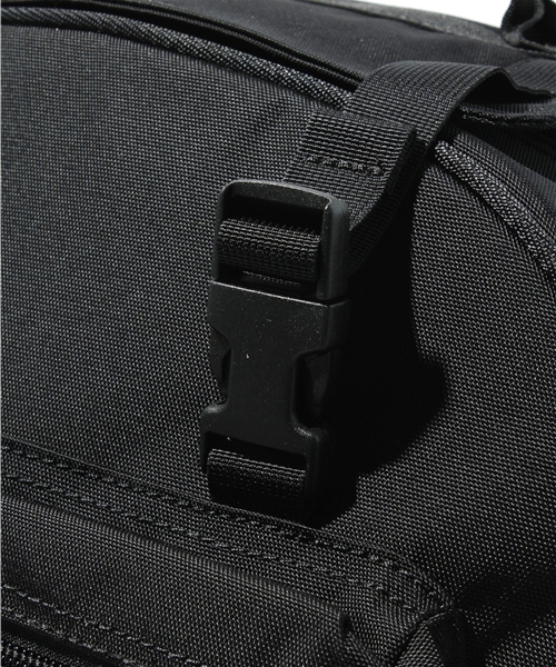 SAZABY（サザビー）の「ﾌｧﾌﾞﾘｯｸﾊﾞｯｸﾞMFJ14664（バックパック/リュック・メンズ・ブラック/ネイビー・FREE）」の6枚目の写真