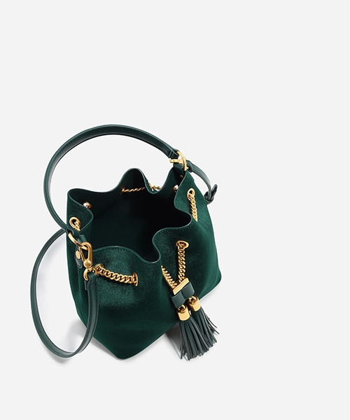 CHARLES & KEITH（チャールズ & キース）の「テクスチャードチェーンディテールハンドバッグ / TEXTURED CHAIN DETAIL HANDBAG（ハンドバッグ・レディース・ブラック/グリーン・M）」の8枚目の写真