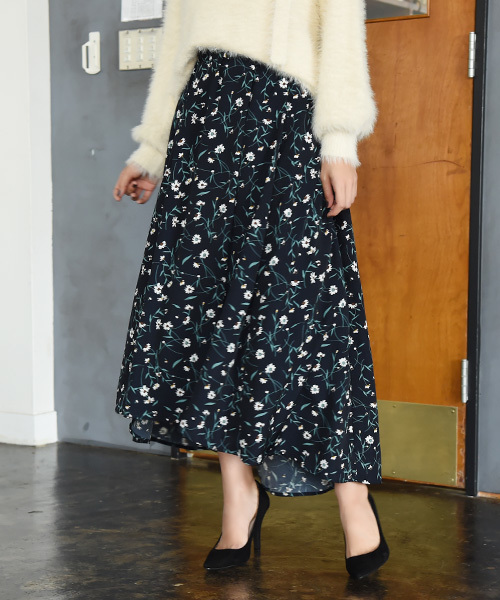 Luz Llena（ラズレナ）の「ポプリン素材・花柄アシンメトリーロングスカート（スカート・レディース・ネイビー/ブラウン・MEDIUM）」の2枚目の写真