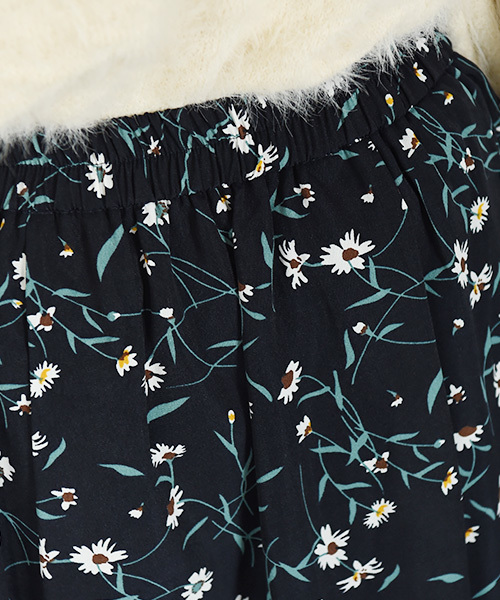 Luz Llena（ラズレナ）の「ポプリン素材・花柄アシンメトリーロングスカート（スカート・レディース・ネイビー/ブラウン・MEDIUM）」の5枚目の写真