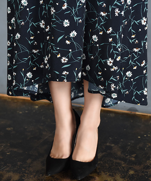 Luz Llena（ラズレナ）の「ポプリン素材・花柄アシンメトリーロングスカート（スカート・レディース・ネイビー/ブラウン・MEDIUM）」の6枚目の写真