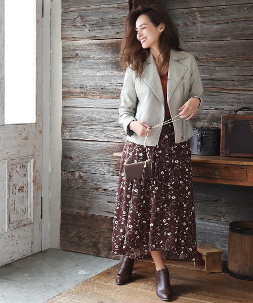 Luz Llena（ラズレナ）の「ポプリン素材・花柄アシンメトリーロングスカート（スカート・レディース・ネイビー/ブラウン・MEDIUM）」の14枚目の写真