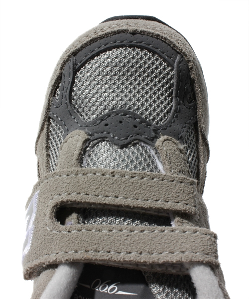 green label relaxing（グリーンレーベルリラクシング）の「［ニューバランス］new balance KV990（スニーカー・キッズ・ライトグレー/ネイビー・16cm/13cm/14cm/15cm）」の6枚目の写真