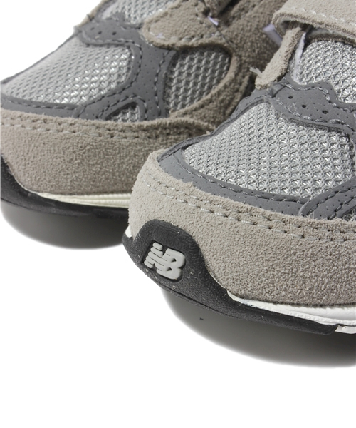 green label relaxing（グリーンレーベルリラクシング）の「［ニューバランス］new balance KV990（スニーカー・キッズ・ライトグレー/ネイビー・16cm/13cm/14cm/15cm）」の7枚目の写真
