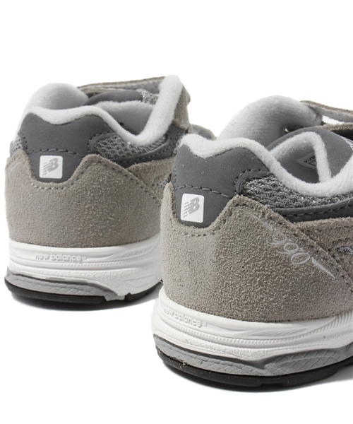 green label relaxing（グリーンレーベルリラクシング）の「［ニューバランス］new balance KV990（スニーカー・キッズ・ライトグレー/ネイビー・16cm/13cm/14cm/15cm）」の9枚目の写真