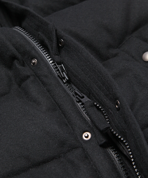 NANO universe（ナノユニバース）の「西川ダウンウールボリュームネックベスト（ダウンベスト・メンズ・ブラック/トップグレー/ネイビー・MEDIUM/LARGE）」の9枚目の写真