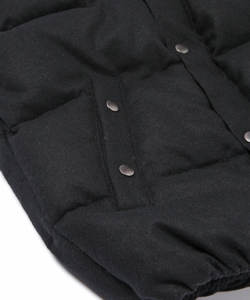 NANO universe（ナノユニバース）の「西川ダウンウールボリュームネックベスト（ダウンベスト・メンズ・ブラック/トップグレー/ネイビー・MEDIUM/LARGE）」の10枚目の写真