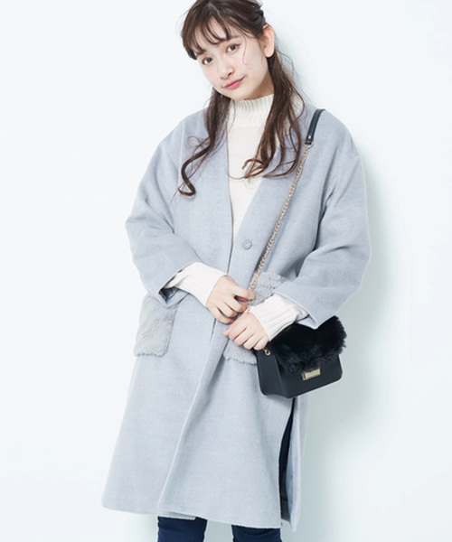 earth music&ecology(アースミュージックアンドエコロジー)の「・ポケットファーコート(ノーカラージャケット・レディース・ブラック/ベージュ/グレー/ピンク・FREE)」の3枚目の写真