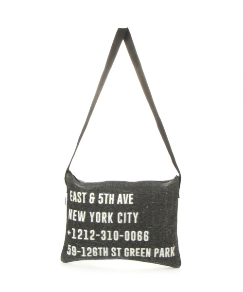 niko and...（ニコアンド）の「オリジナルロゴプリント起毛サコッシュ【niko and ...】（ショルダーバッグ・レディース・グレー/ベージュ・0）」の2枚目の写真