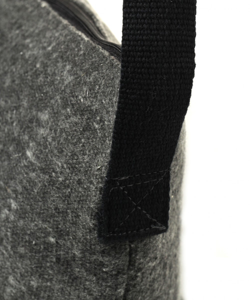 niko and...（ニコアンド）の「オリジナルロゴプリント起毛サコッシュ【niko and ...】（ショルダーバッグ・レディース・グレー/ベージュ・0）」の13枚目の写真