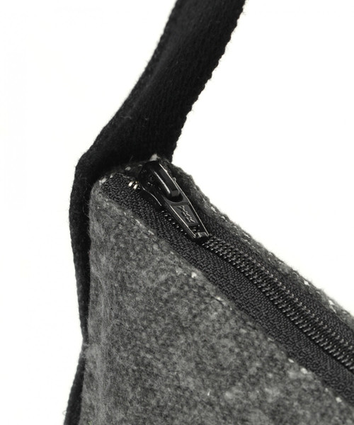 niko and...（ニコアンド）の「オリジナルロゴプリント起毛サコッシュ【niko and ...】（ショルダーバッグ・レディース・グレー/ベージュ・0）」の12枚目の写真