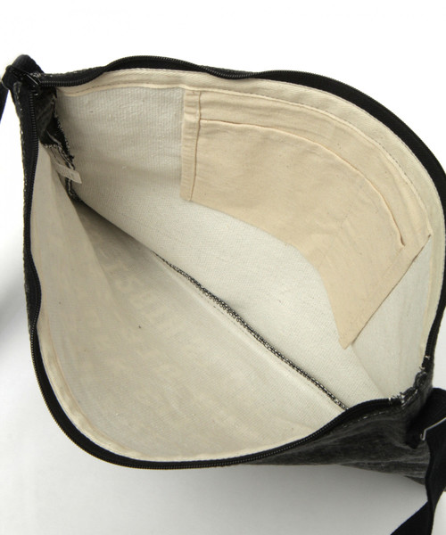 niko and...（ニコアンド）の「オリジナルロゴプリント起毛サコッシュ【niko and ...】（ショルダーバッグ・レディース・グレー/ベージュ・0）」の11枚目の写真