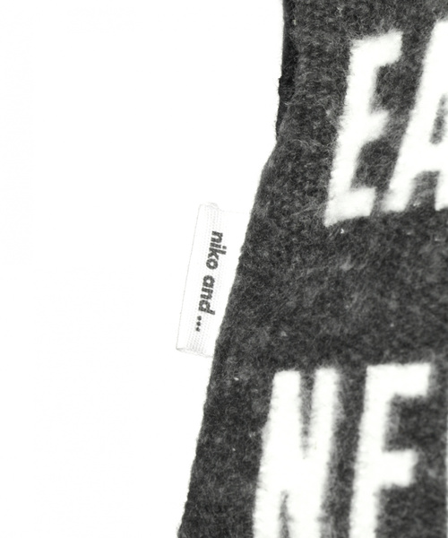 niko and...（ニコアンド）の「オリジナルロゴプリント起毛サコッシュ【niko and ...】（ショルダーバッグ・レディース・グレー/ベージュ・0）」の9枚目の写真