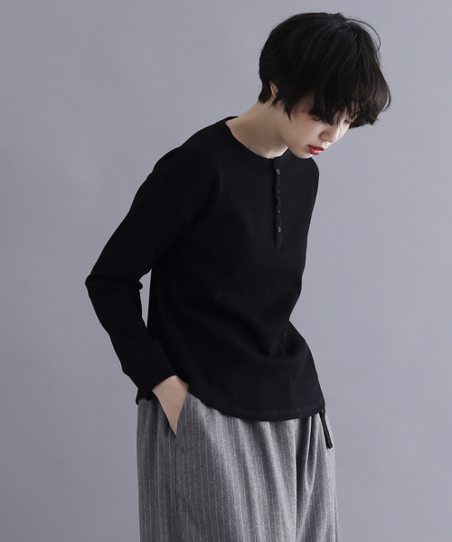 MERLOT IKYU（メルローイキュウ）の「ボタンサーマルカットソー1254（Tシャツ/カットソー・レディース・ブラック/オフホワイト/グレー/ネイビー・FREE）」の3枚目の写真