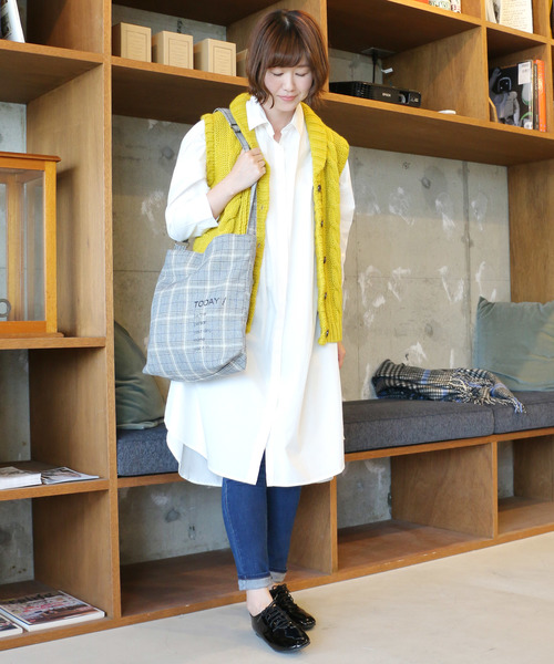 LBC（エルビーシー）の「コットンふんわりシャツワンピース（シャツワンピース・レディース・ホワイト/ベージュ/ネイビー・M）」の4枚目の写真