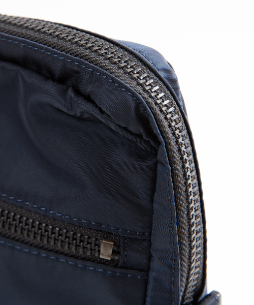 MAKAVELIC（マキャベリック）の「MAKAVELIC / マキャベリック別注ショルダーバック（ショルダーバッグ・メンズ・ブラック/ネイビー・フリー）」の5枚目の写真