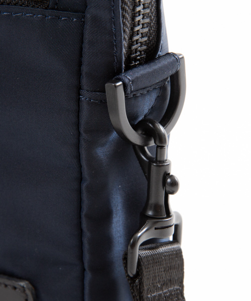 MAKAVELIC（マキャベリック）の「MAKAVELIC / マキャベリック別注ショルダーバック（ショルダーバッグ・メンズ・ブラック/ネイビー・フリー）」の4枚目の写真