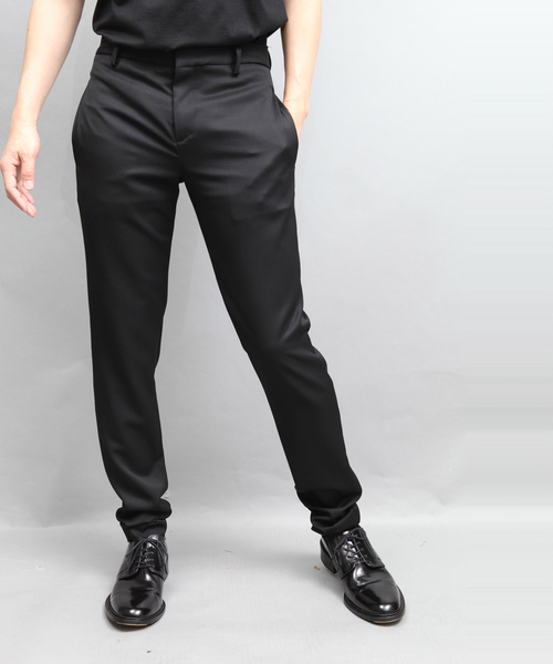 ato(アトウ)の「WOOL TWILL TAPERED PANTS(スラックス・メンズ・ブラック・44/46/48)」の2枚目の写真