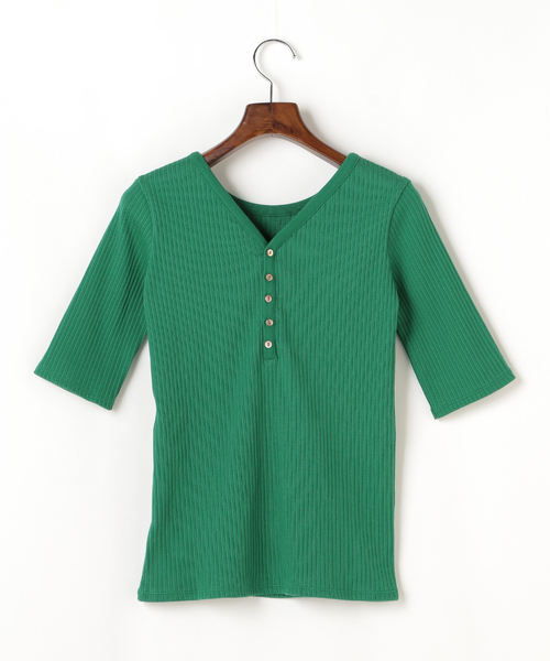 martinique(マルティニーク)の「L'AVENTURE martinique/クルーネックVヘンリーネック2WAYカットソー(Tシャツ/カットソー・レディース・ホワイト/グリーン/キャメル・FREE)」の4枚目の写真