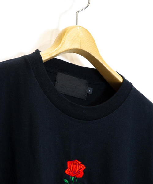 Luv maison（ラブメゾン）の「Luv･ROSE-シシュウ半袖Tシャツ（Tシャツ/カットソー・メンズ・ホワイト/ブラック・M/L）」の5枚目の写真