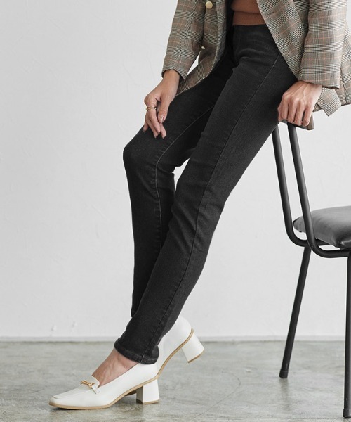 Pierrot（ピエロ）の「[裏起毛]スキニーデニム（デニムパンツ・レディース・ブラック/ネイビー/インディゴブルー/ブルー/ブラック系その他/ブルー系その他/ブルー系その他2/ブルー系その他3・SMALL/MEDIUM/LARGE/X-LARGE/XX-LARGE/X-SMALL/XXX-LARGE/XXXX-LARGE）」の2枚目の写真