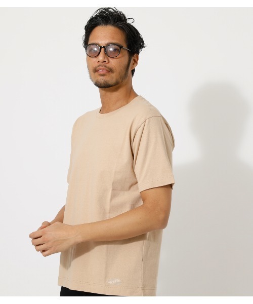 AZUL by moussy（アズールバイマウジー）の「USA COTTON C/N T-SHIRT/ユーエスエーコットンクルーネックティーシャツ（Tシャツ/カットソー・メンズ・ホワイト/ブラック/ベージュ/ライトピンク・SMALL/MEDIUM/LARGE/X-LARGE/X-SMALL）」の3枚目の写真