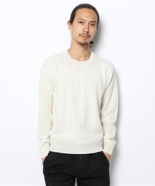 MEN'S BIGI（メンズビギ）の「【ゲイナー1月号掲載商品】　ケーブル編みクルーネックセーター/カシミアブレンド（ニット/セーター・メンズ・ロイヤルブルー/オフホワイト/ダークグリーン・LARGE/LL/MEDIUM/SMALL）」の2枚目の写真