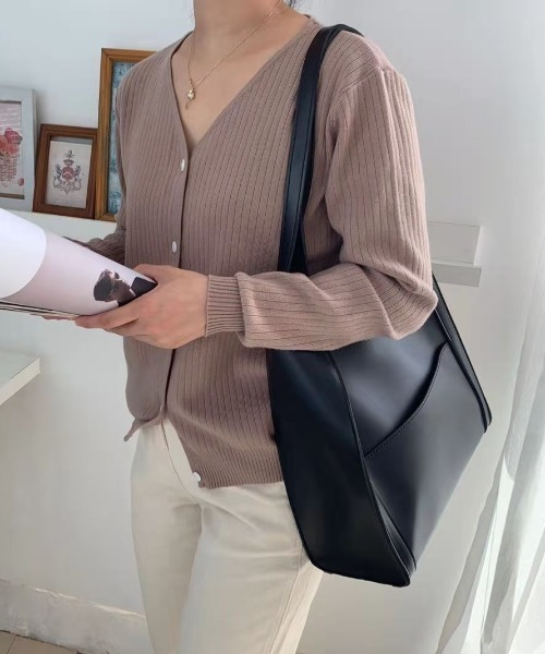 CLEA（クレア）の「【A4対応】外ポケット付きフェイクレザートートバッグ（ポーチ付き）（トートバッグ・レディース・ブラウン/アイボリー/ブラック/ダークブラウン/ライトブラウン・FREE）」の3枚目の写真