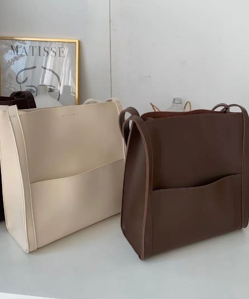 CLEA（クレア）の「【A4対応】外ポケット付きフェイクレザートートバッグ（ポーチ付き）（トートバッグ・レディース・ブラウン/アイボリー/ブラック/ダークブラウン/ライトブラウン・FREE）」の19枚目の写真