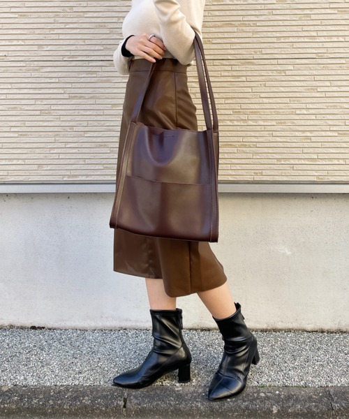 CLEA（クレア）の「【A4対応】外ポケット付きフェイクレザートートバッグ（ポーチ付き）（トートバッグ・レディース・ブラウン/アイボリー/ブラック/ダークブラウン/ライトブラウン・FREE）」の9枚目の写真