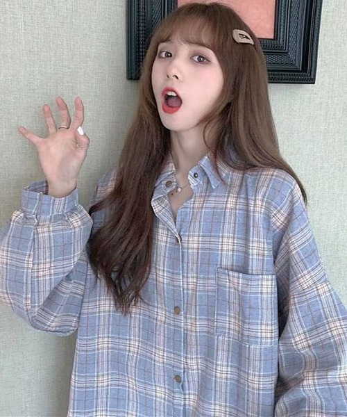 Newlyme（ニューリーミー）の「オーバーサイズチェックシャツ（シャツ/ブラウス・レディース・ホワイト/ピンク/ブルー・MEDIUM/LARGE）」の4枚目の写真