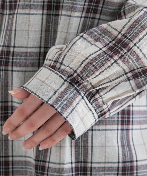 Newlyme（ニューリーミー）の「オーバーサイズチェックシャツ（シャツ/ブラウス・レディース・ホワイト/ピンク/ブルー・MEDIUM/LARGE）」の13枚目の写真