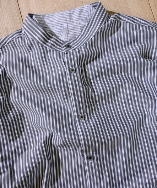 JOHN'S CLOSET(ジョンズクローゼット)の「【i】フェイクレイヤード バンドカラー長袖ストライプシャツ(シャツ/ブラウス・メンズ・ブラック/ベージュ/サックスブルー・MEDIUM/X-LARGE/LARGE)」の4枚目の写真