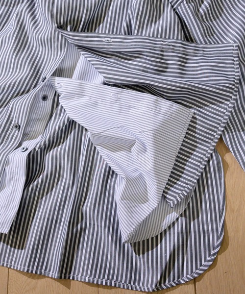 JOHN'S CLOSET(ジョンズクローゼット)の「【i】フェイクレイヤード バンドカラー長袖ストライプシャツ(シャツ/ブラウス・メンズ・ブラック/ベージュ/サックスブルー・MEDIUM/X-LARGE/LARGE)」の12枚目の写真