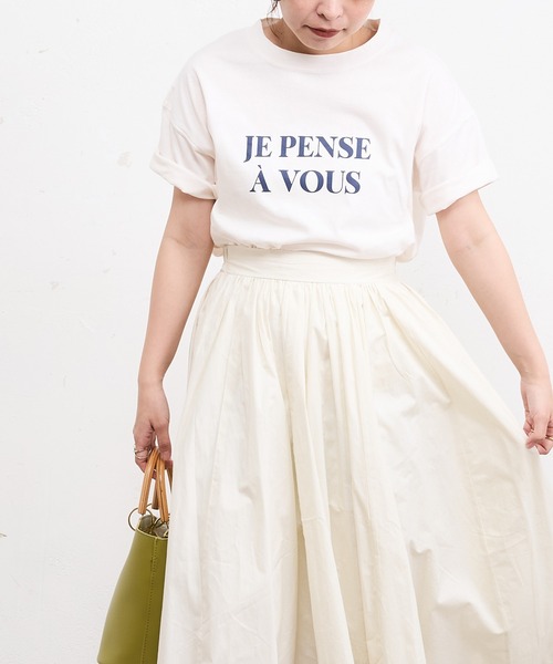 natural couture（ナチュラルクチュール）の「ちょいゆる大人ロゴT（Tシャツ/カットソー・レディース・ベージュ/オフホワイト/モカ/スミクロ・FREE）」の7枚目の写真