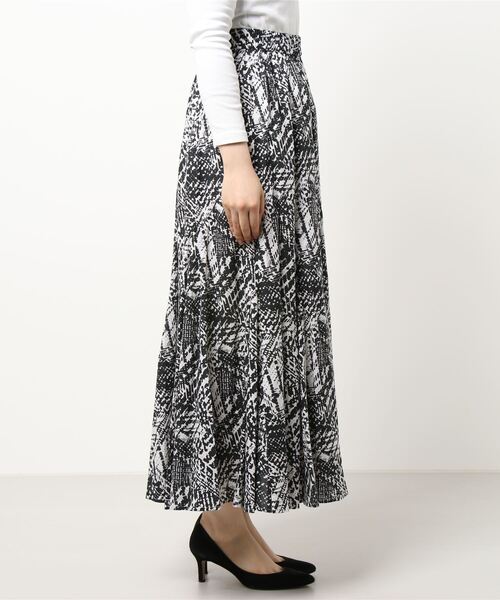 JOURNAL STANDARD（ジャーナルスタンダード）の「ヘイジープリントギャザースカート◆（スカート・レディース・ブラック/グリーン・38/36）」の11枚目の写真