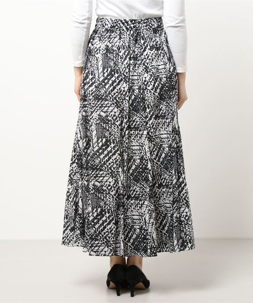 JOURNAL STANDARD（ジャーナルスタンダード）の「ヘイジープリントギャザースカート◆（スカート・レディース・ブラック/グリーン・38/36）」の17枚目の写真