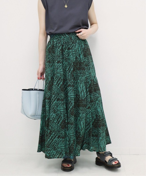 JOURNAL STANDARD（ジャーナルスタンダード）の「ヘイジープリントギャザースカート◆（スカート・レディース・ブラック/グリーン・38/36）」の2枚目の写真